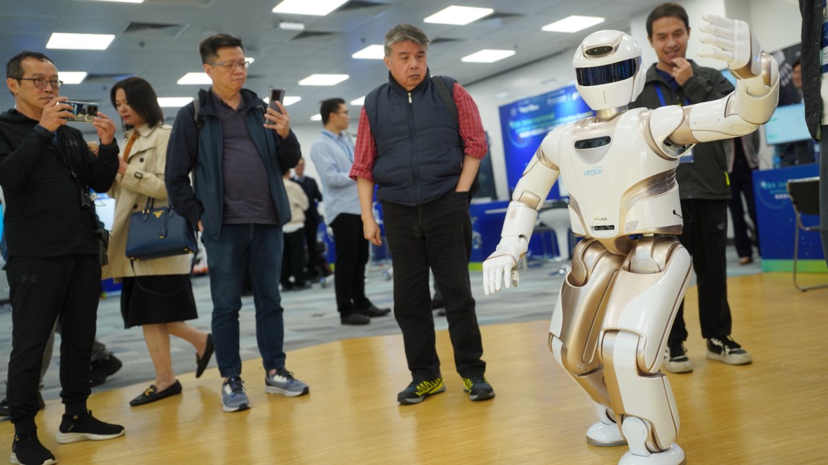 Hong Kong Robot Exhibition Showcases 100+ Humanoids as Chinese Social Robots Enter Deployment at Scale